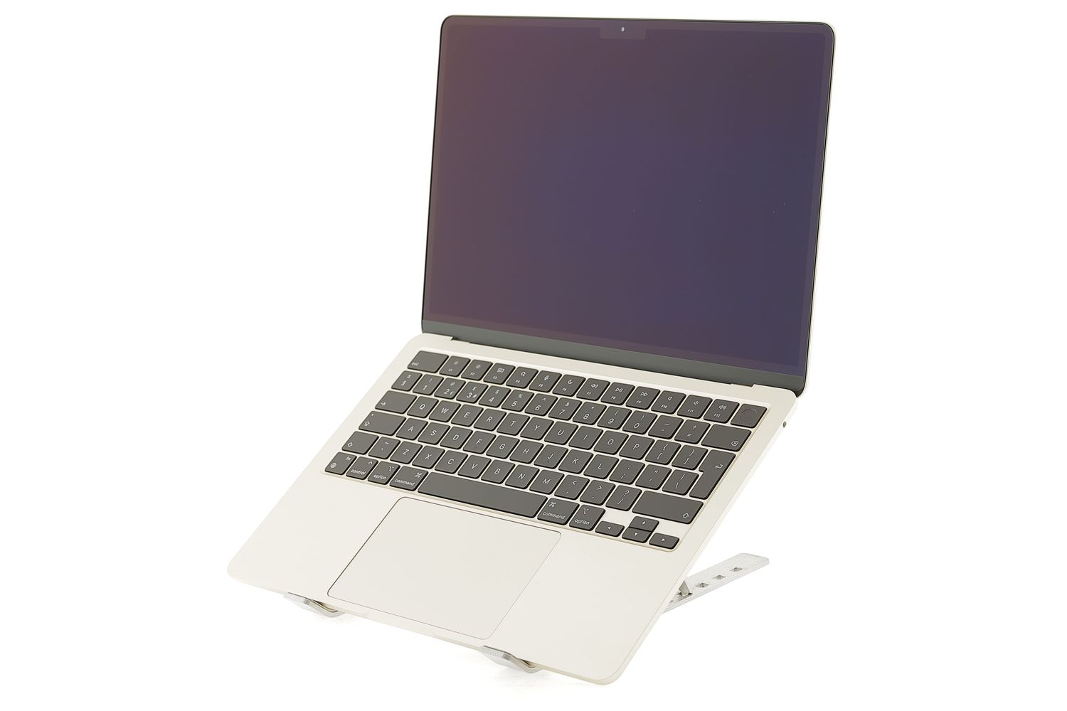 Apple MacBook Air 13″ 2022, M2 8 Cores, 16 GB, 8 core GPU 256 GB Starlight - Újszerű