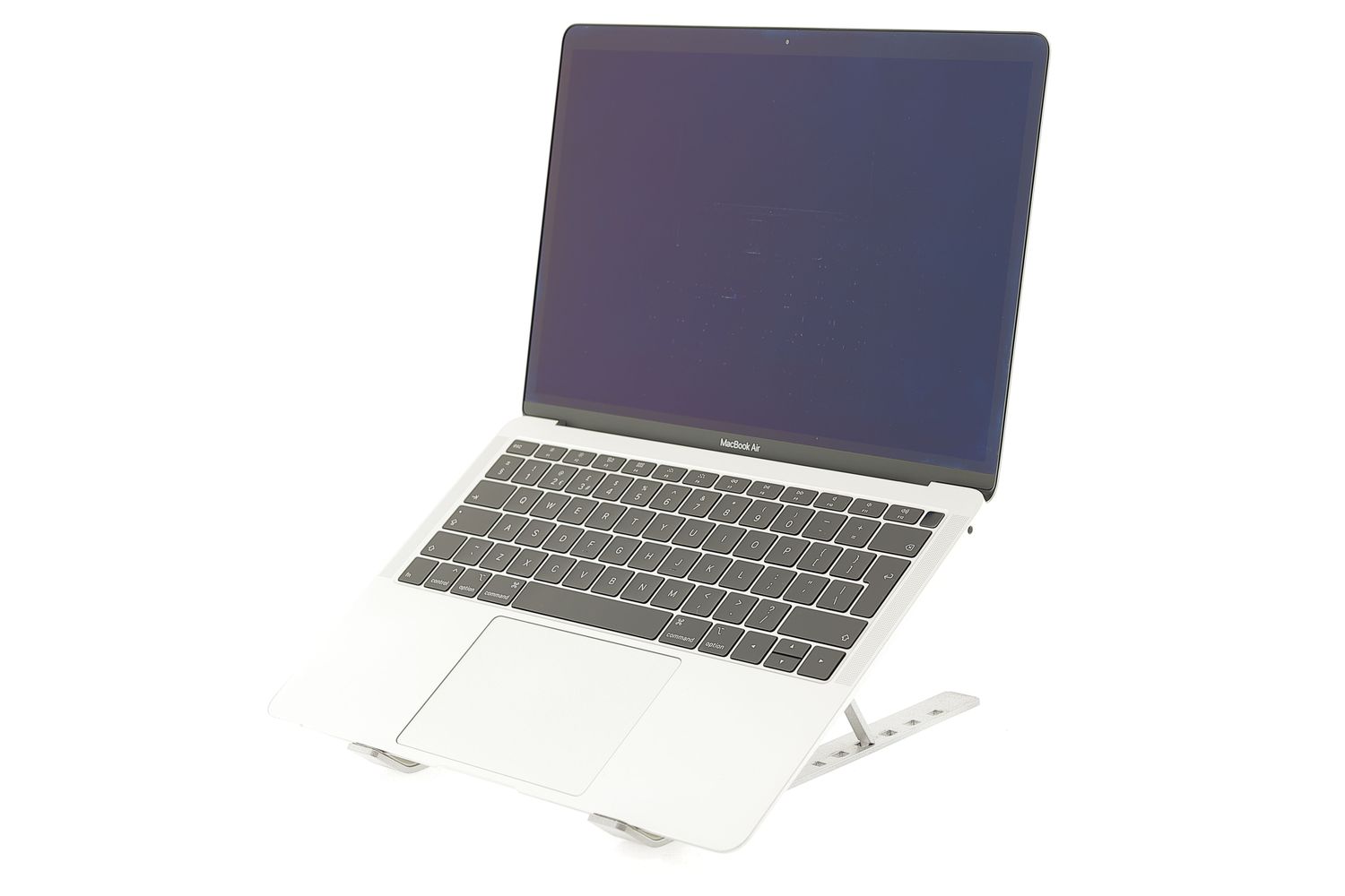 Apple MacBook Air 13″ 2019, i5 1.6 GHz, 8 GB, Intel UHD Graphics 617 128 GB Silver - Excelent