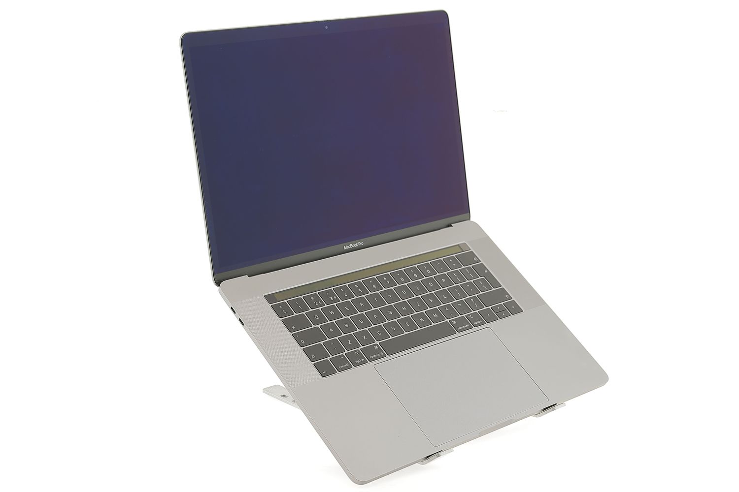 Apple MacBook Pro 15″ Touch Bar 2018, i7 2.6 GHz, 32 GB, AMD Radeon Pro 560X 512 GB Space Gray - Kiváló