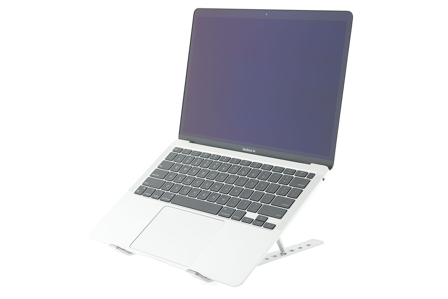 Apple MacBook Air 13″ 2020, M1 8 Cores, 8 GB, 7 core GPU 256 GB Silver - Excelent