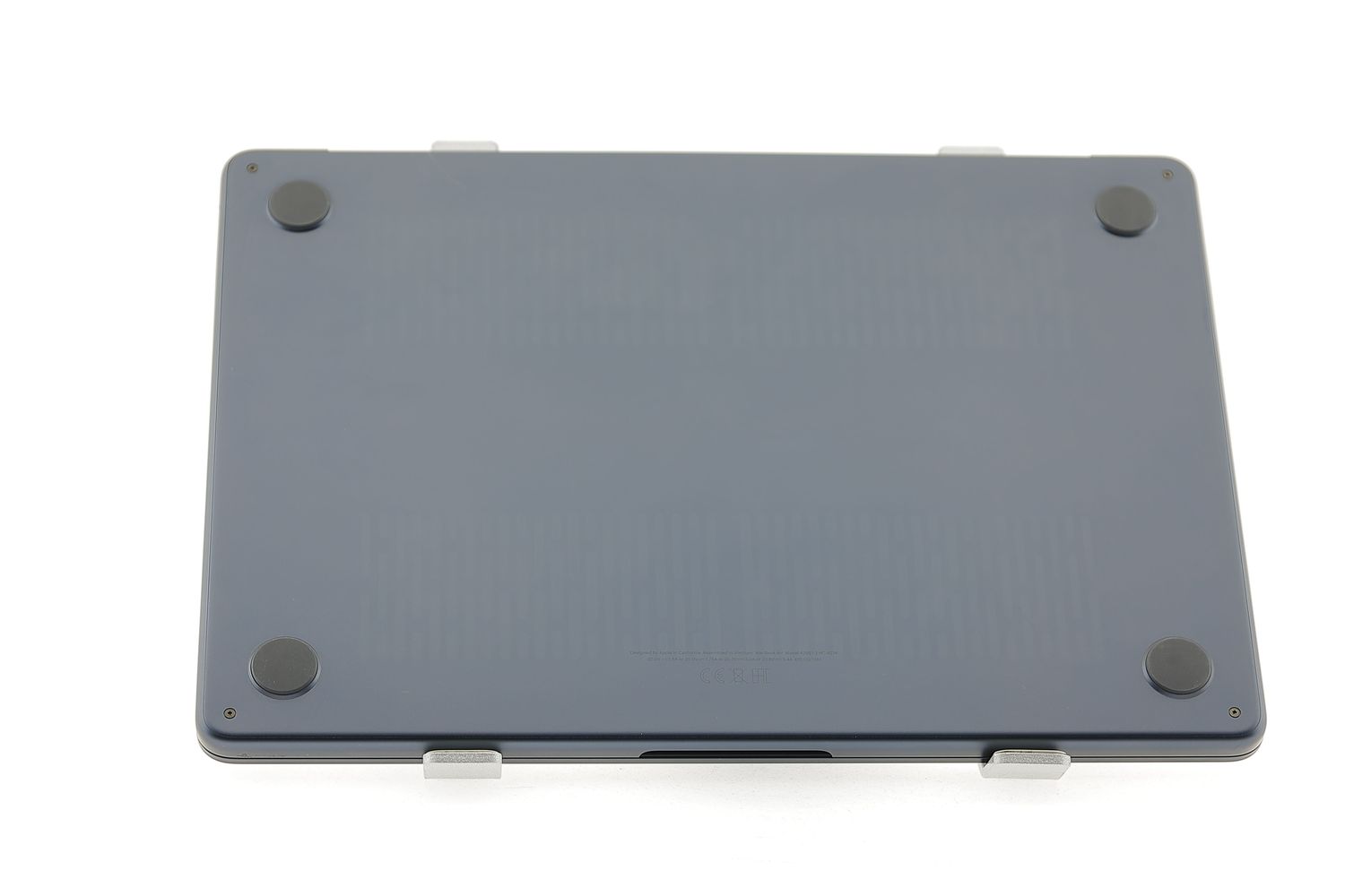 Apple MacBook Air 13″ 2022, M2 8 Cores, 8 GB, 8 core GPU 256 GB Midnight - Отлично