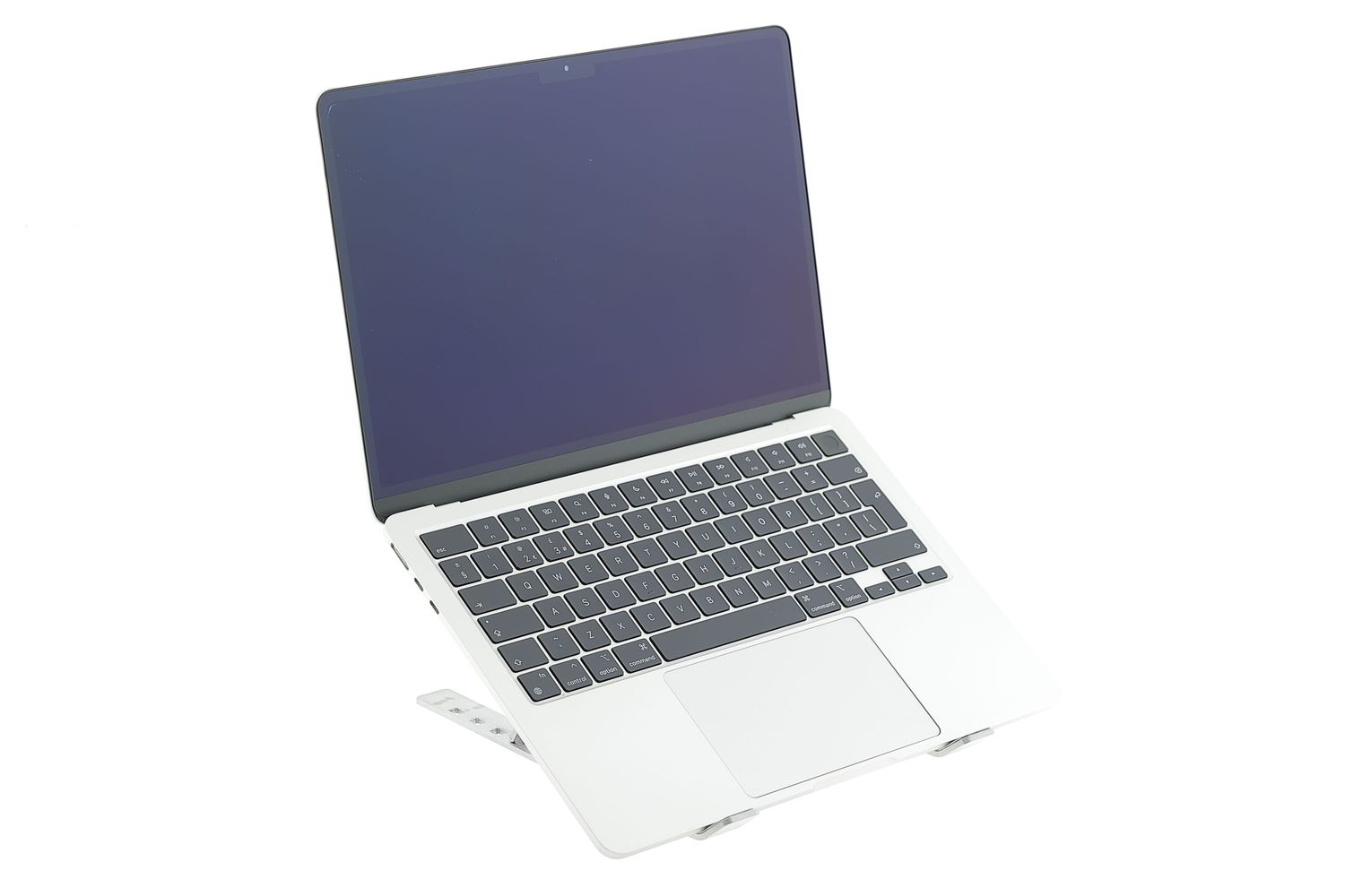 Apple MacBook Air 13″ 2022, M2 8 Cores, 8 GB, 10 core GPU 512 GB Silver - Много добро