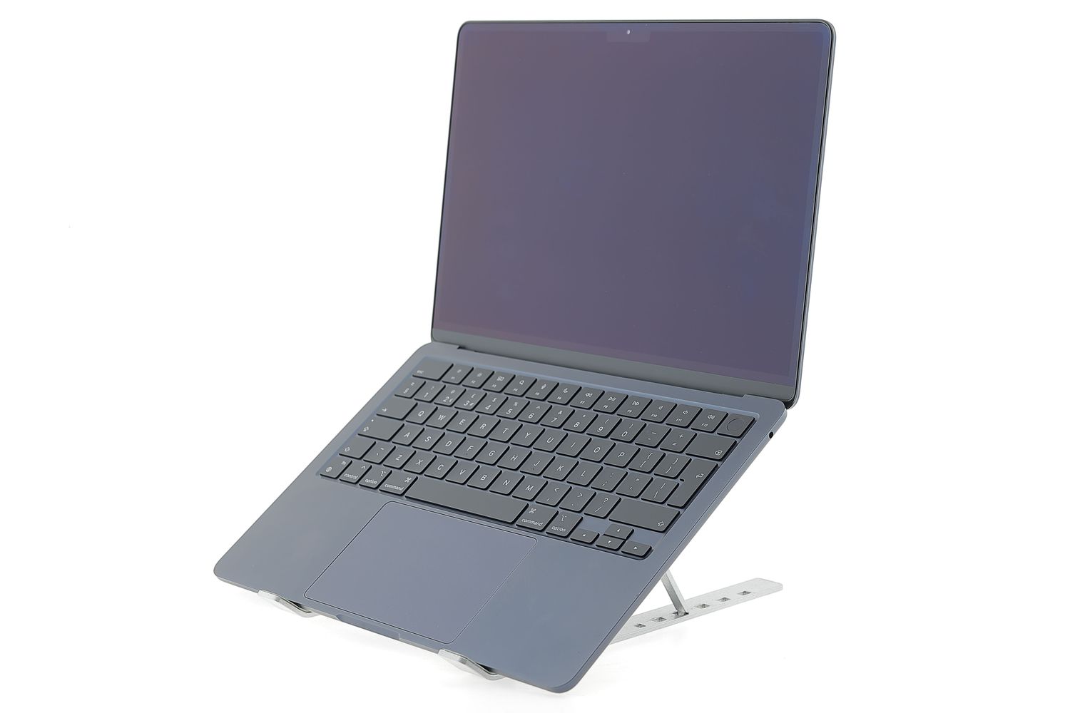 Apple MacBook Air 13″ 2022, M2 8 Cores, 8 GB, 8 core GPU 256 GB Midnight - Отлично