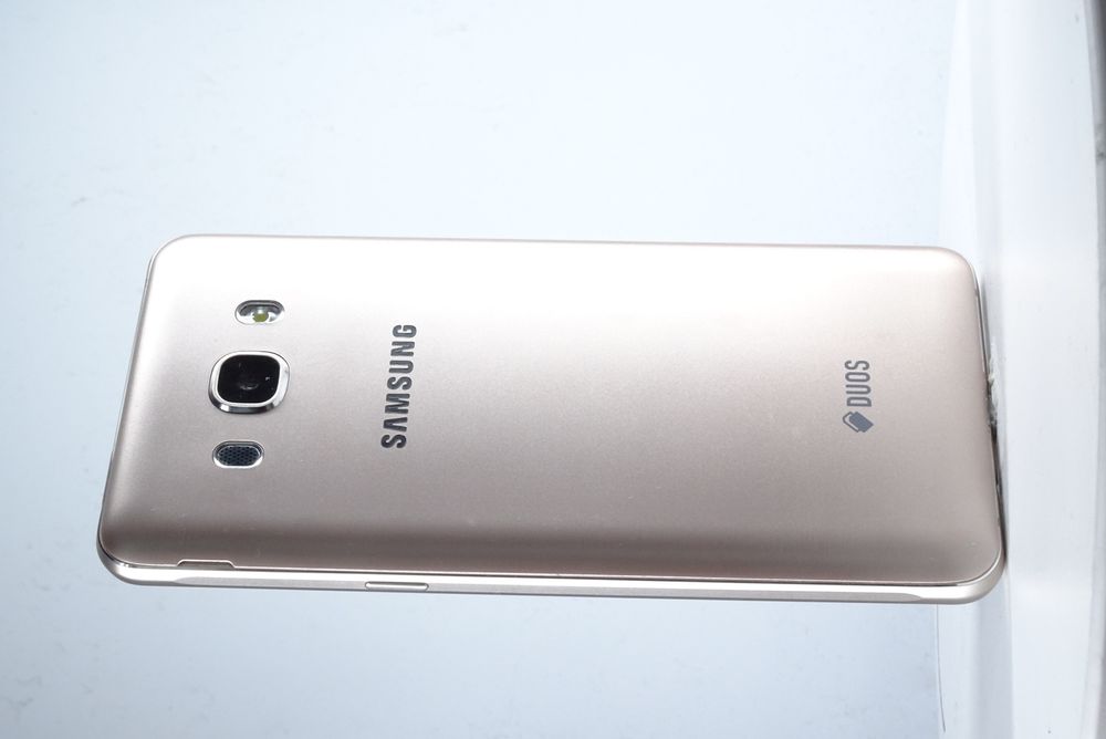 Мобилен телефон Samsung, Galaxy J5 (2016), 16 GB, Gold,  Като нов
