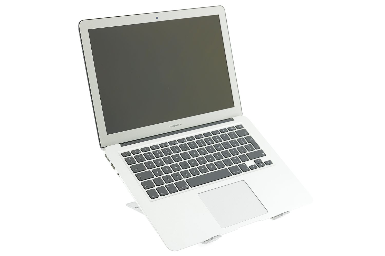 Apple MacBook Air 13″ 2017, i5 1.8 GHz, 8 GB, HD Graphics 6000 128 GB Silver - Много добро