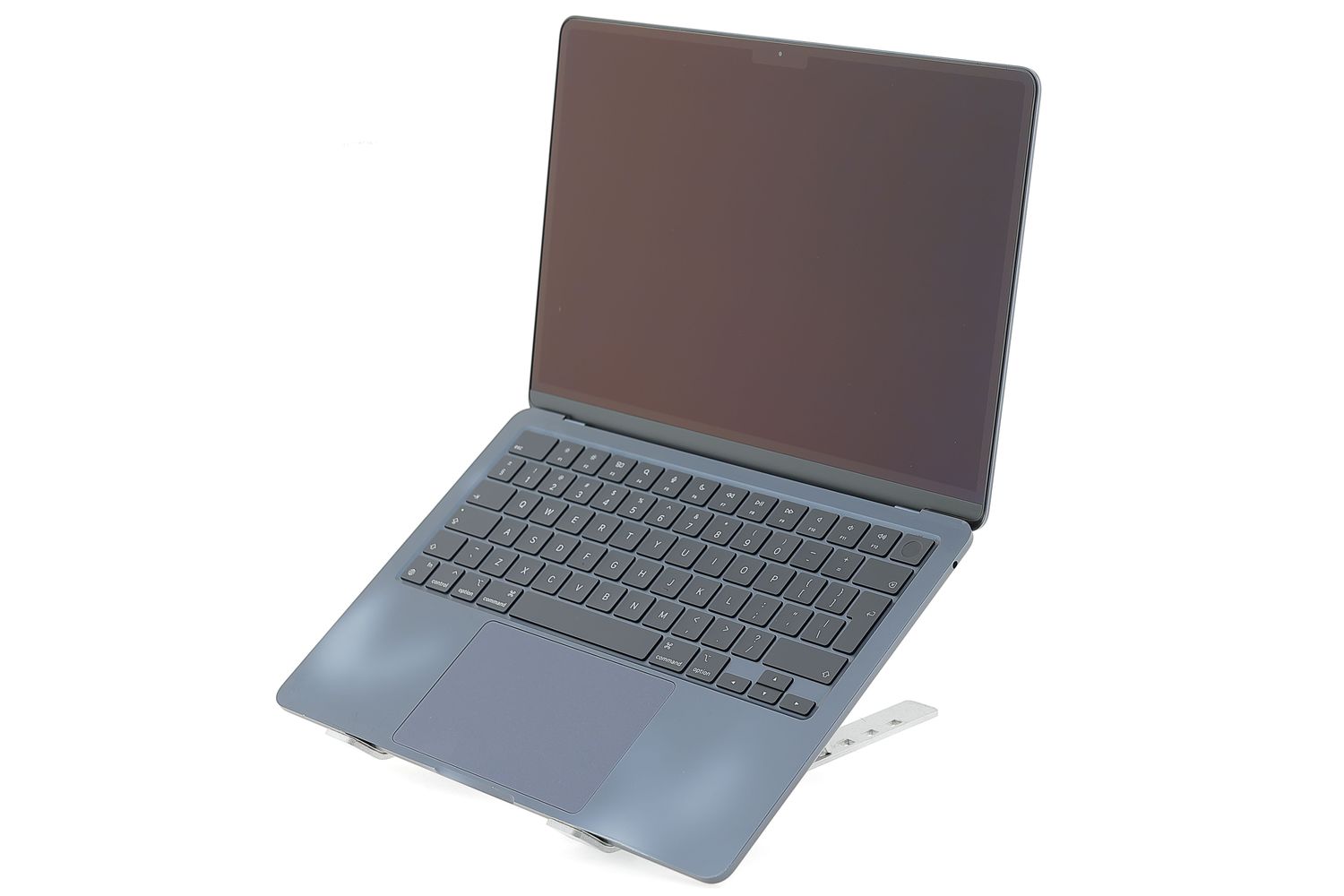 Apple MacBook Air 13″ 2022, M2 8 Cores, 8 GB, 8 core GPU 256 GB Midnight - Foarte bun