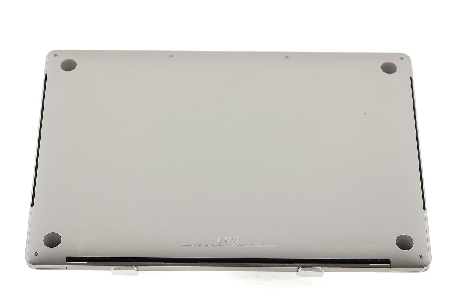 Apple MacBook Pro 15″ Touch Bar 2018, i7 2.2 GHz, 16 GB, AMD Radeon Pro 555X 256 GB Space Gray - Kiváló