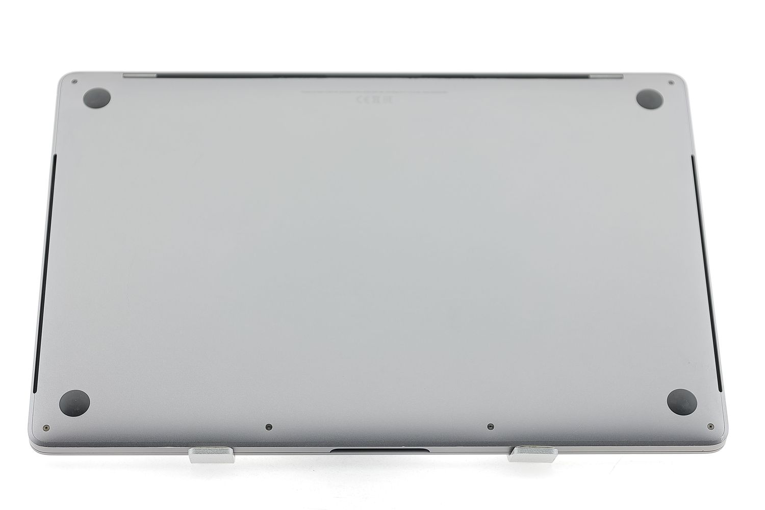 Apple MacBook Pro 15″ Touch Bar 2018, i7 2.6 GHz, 16 GB, AMD Radeon Pro 555X 512 GB Space Gray - Отлично
