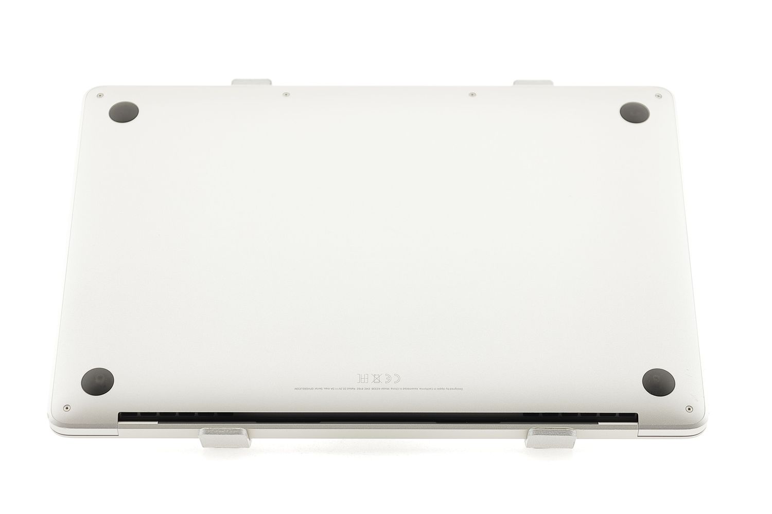 Apple MacBook Pro 13″ 2022, M2 8 Cores, 8 GB, 10 core GPU 256 GB Silver - Много добро