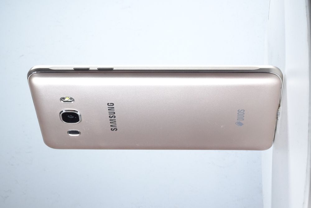 Мобилен телефон Samsung, Galaxy J5 (2016), 16 GB, Gold,  Като нов