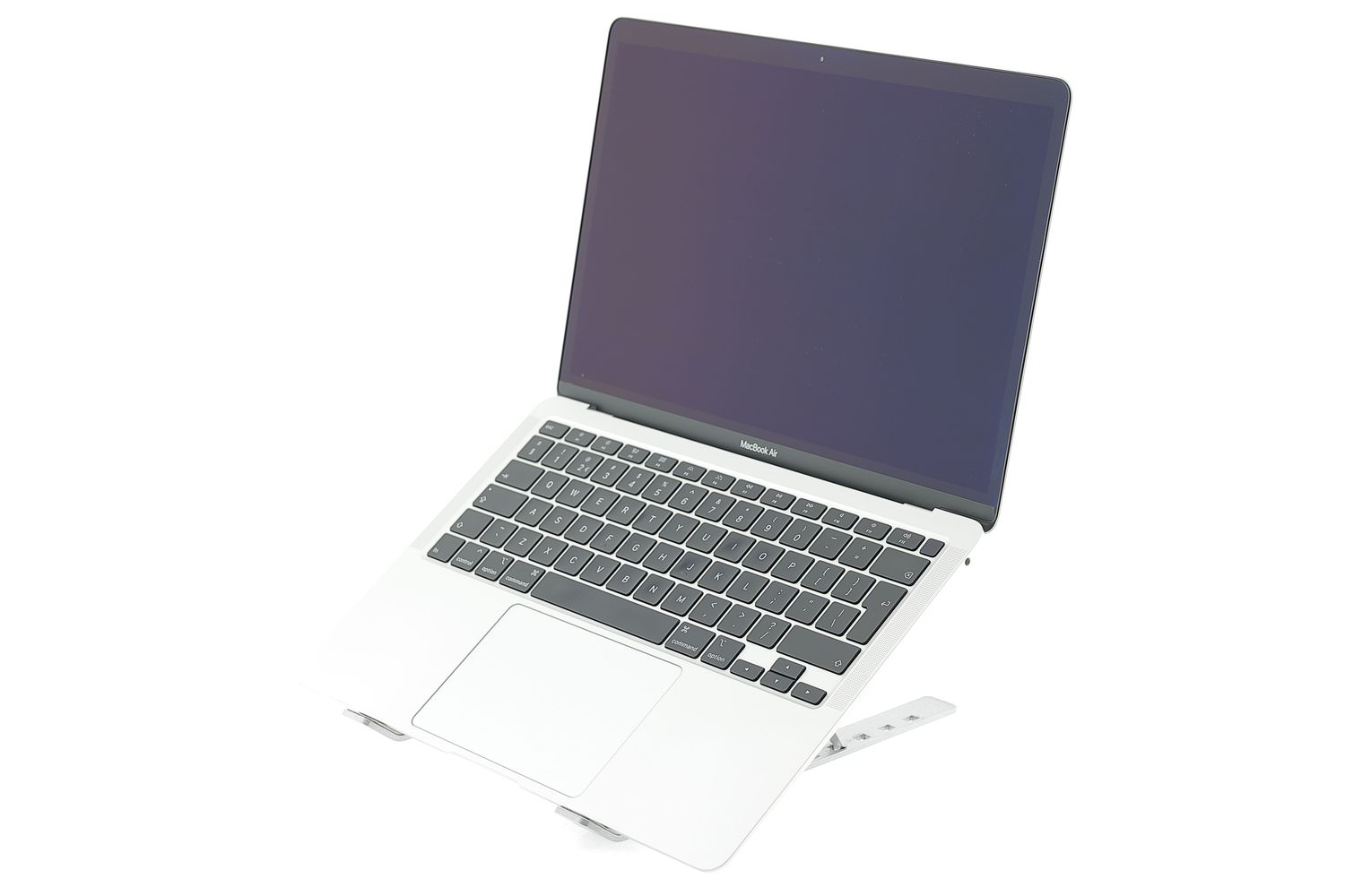 Apple MacBook Air 13″ 2020, i3 1.1 GHz, 8 GB, Intel Iris Plus 256 GB Silver - Добро