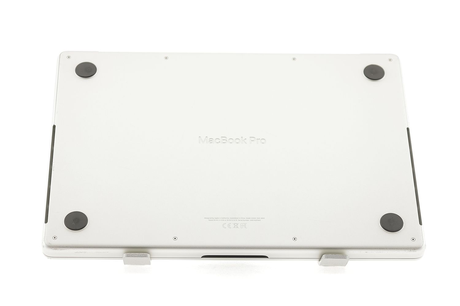 Apple MacBook Pro 14″ 2021, M1 Pro 10 Cores, 16 GB, 16 core GPU 1 TB Silver - Много добро