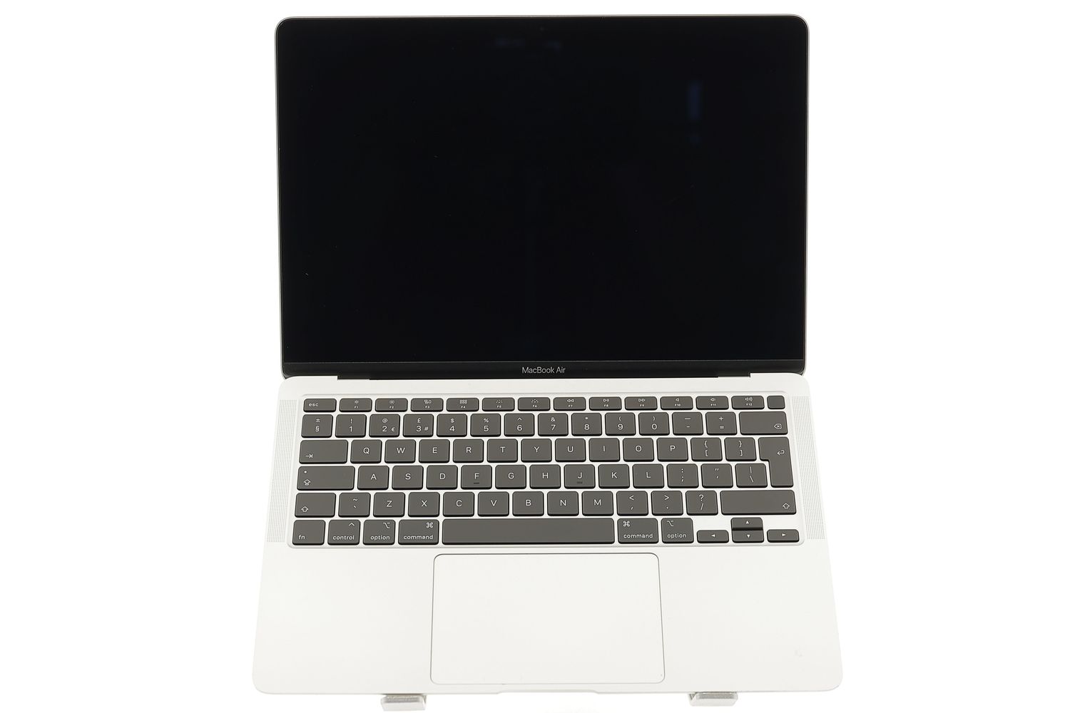 Apple MacBook Air 13″ 2020, M1 8 Cores, 16 GB, 7 core GPU 256 GB Silver - Много добро