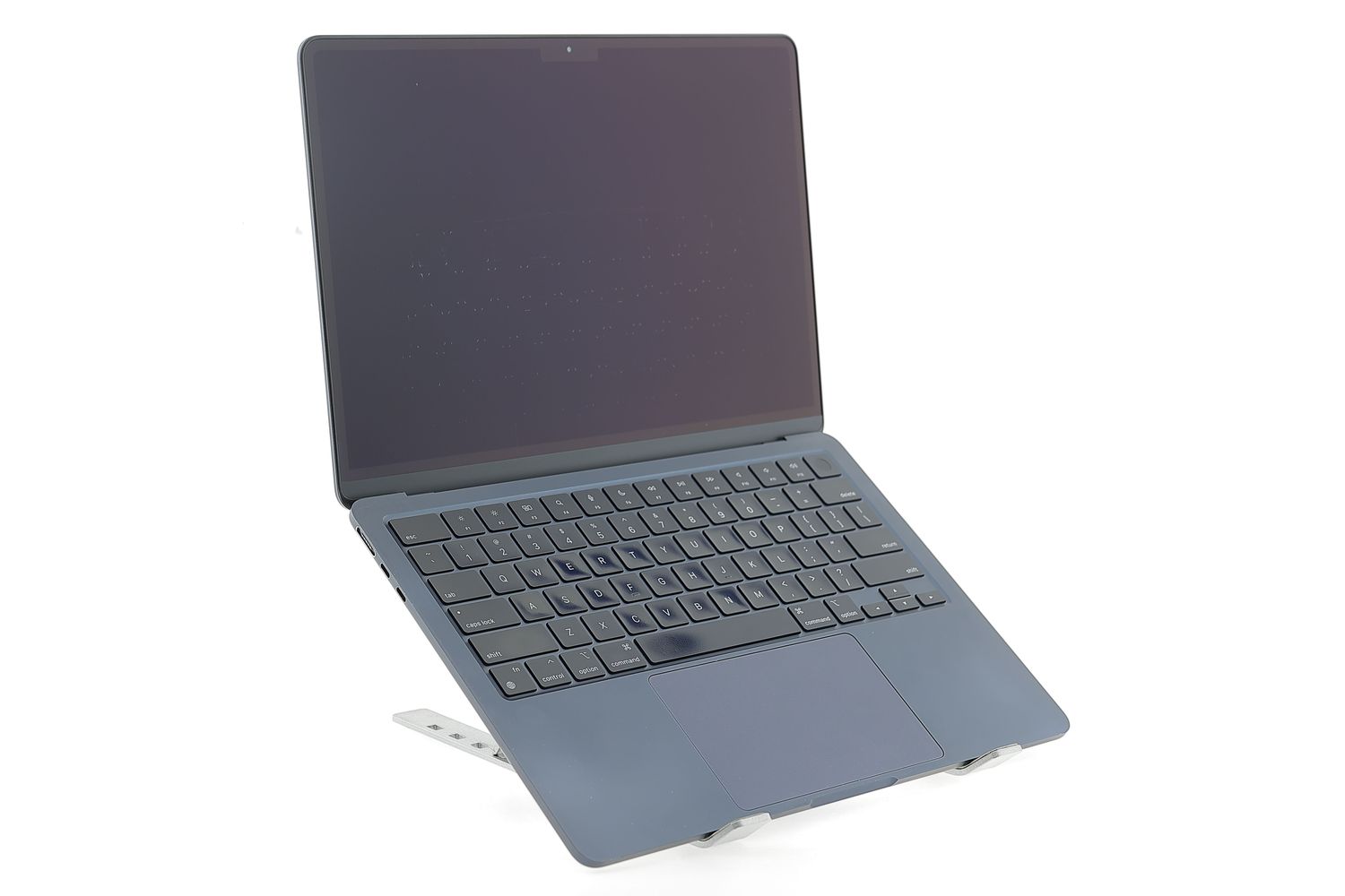 Apple MacBook Air 13″ 2022, M2 8 Cores, 24 GB, 10 core GPU 1 TB Midnight - Foarte bun