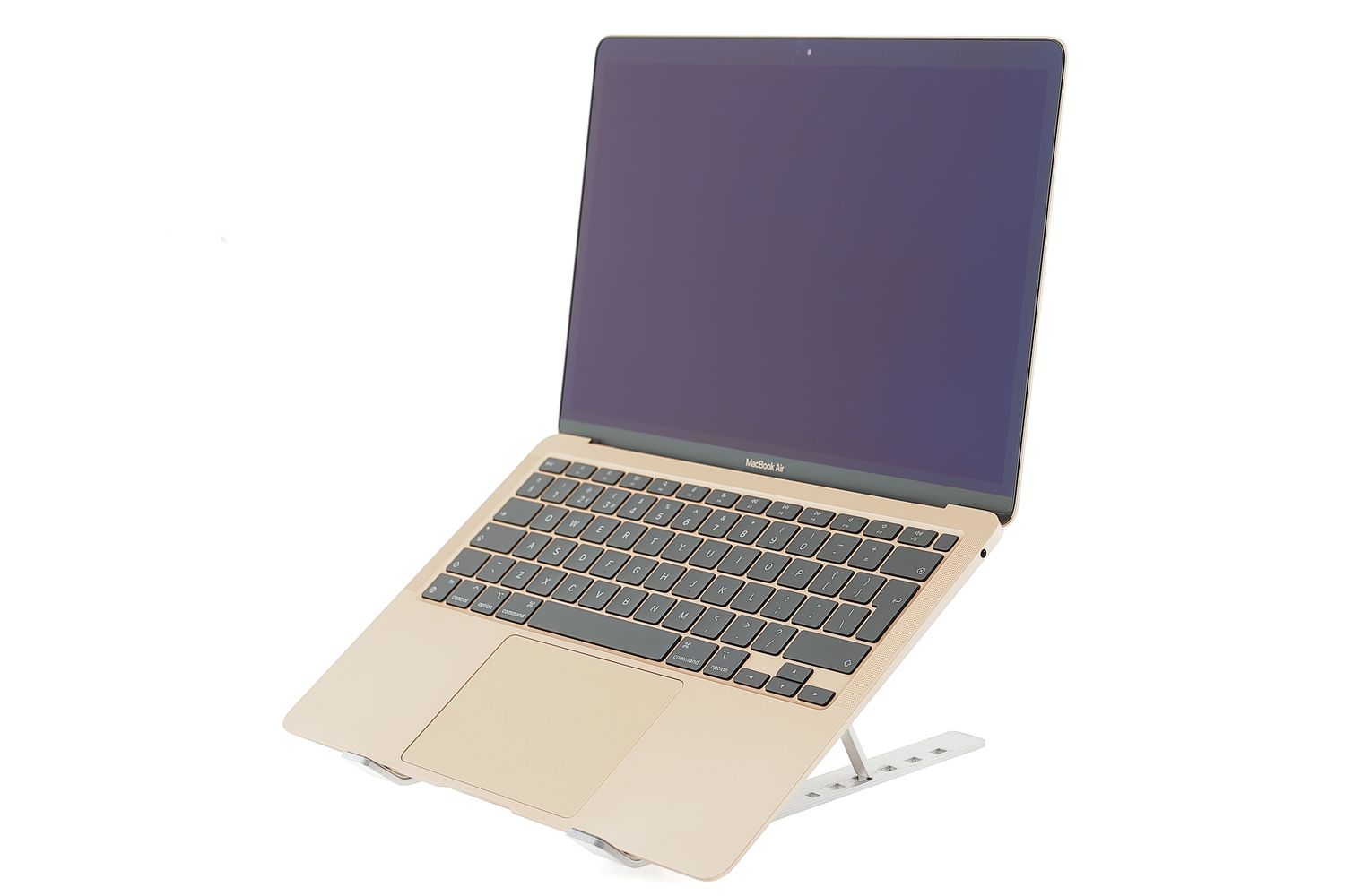 Apple MacBook Air 13″ 2020, M1 8 Cores, 8 GB, 7 core GPU 256 GB Gold - Отлично