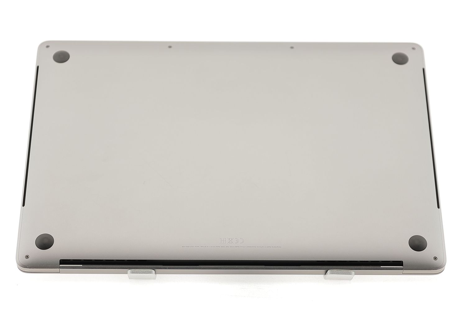 Apple MacBook Pro 15″ Touch Bar 2019, i9 2.4 GHz, 32 GB, AMD Radeon Pro 560x 512 GB Space Gray - Excelent