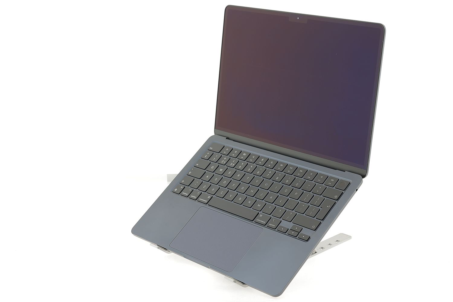 Apple MacBook Air 13″ 2022, M2 8 Cores, 8 GB, 8 core GPU 256 GB Midnight - Újszerű