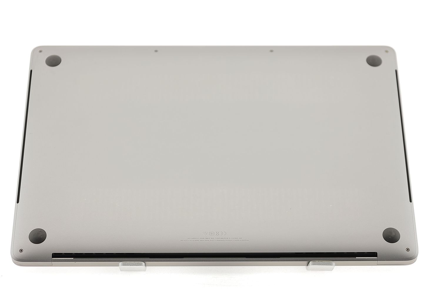 Apple MacBook Pro 15″ Touch Bar 2019, i9 2.4 GHz, 32 GB, AMD Radeon Pro 560x 1 TB Space Gray - Kiváló