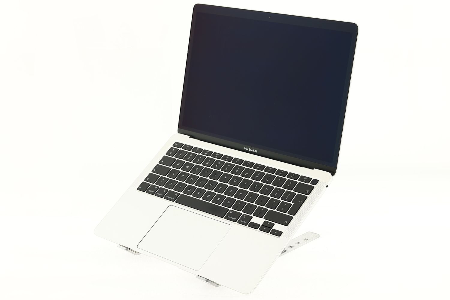 Apple MacBook Air 13″ 2020, i3 1.1 GHz, 8 GB, Intel Iris Plus 256 GB Silver - Като нов
