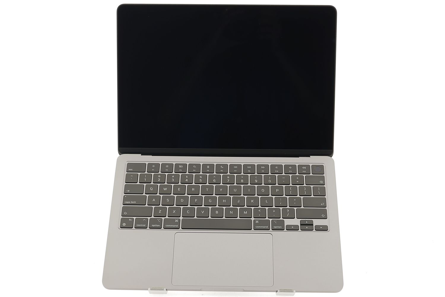 Apple MacBook Air 13″ 2022, M2 8 Cores, 8 GB, 8 core GPU 256 GB Space Gray - Nagyon jó