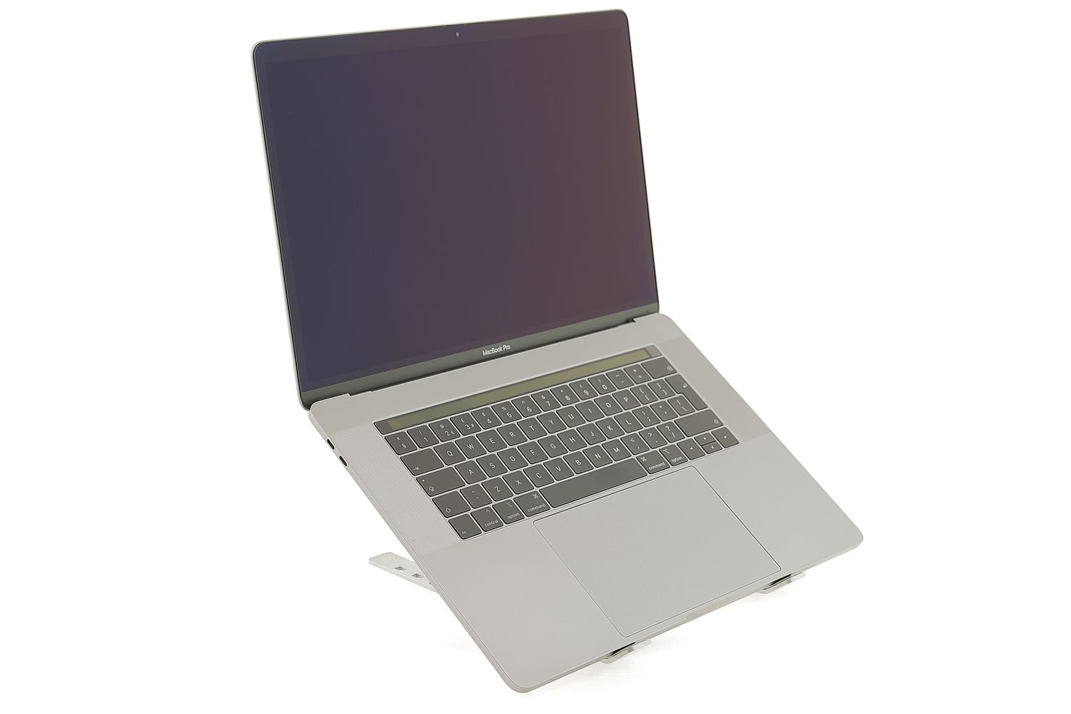Apple MacBook Pro 15″ Touch Bar 2019, i7 2.6 GHz, 16 GB, AMD Radeon Pro 555X 256 GB Space Gray - Foarte bun