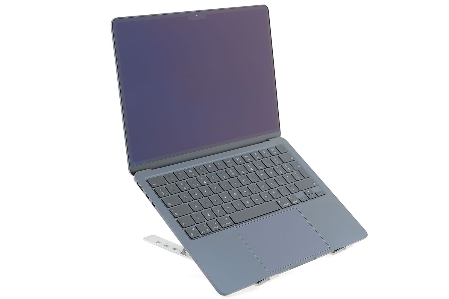 Apple MacBook Air 13″ 2022, M2 8 Cores, 8 GB, 8 core GPU 256 GB Midnight - Много добро