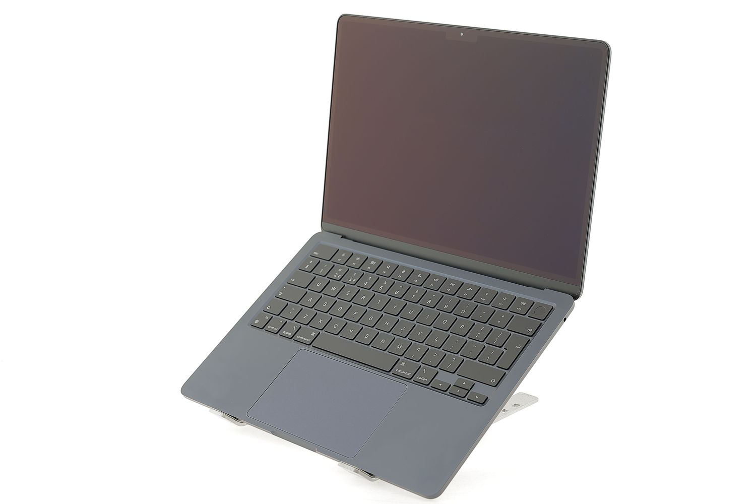 Apple MacBook Air 13″ 2022, M2 8 Cores, 8 GB, 8 core GPU 256 GB Midnight - Отлично