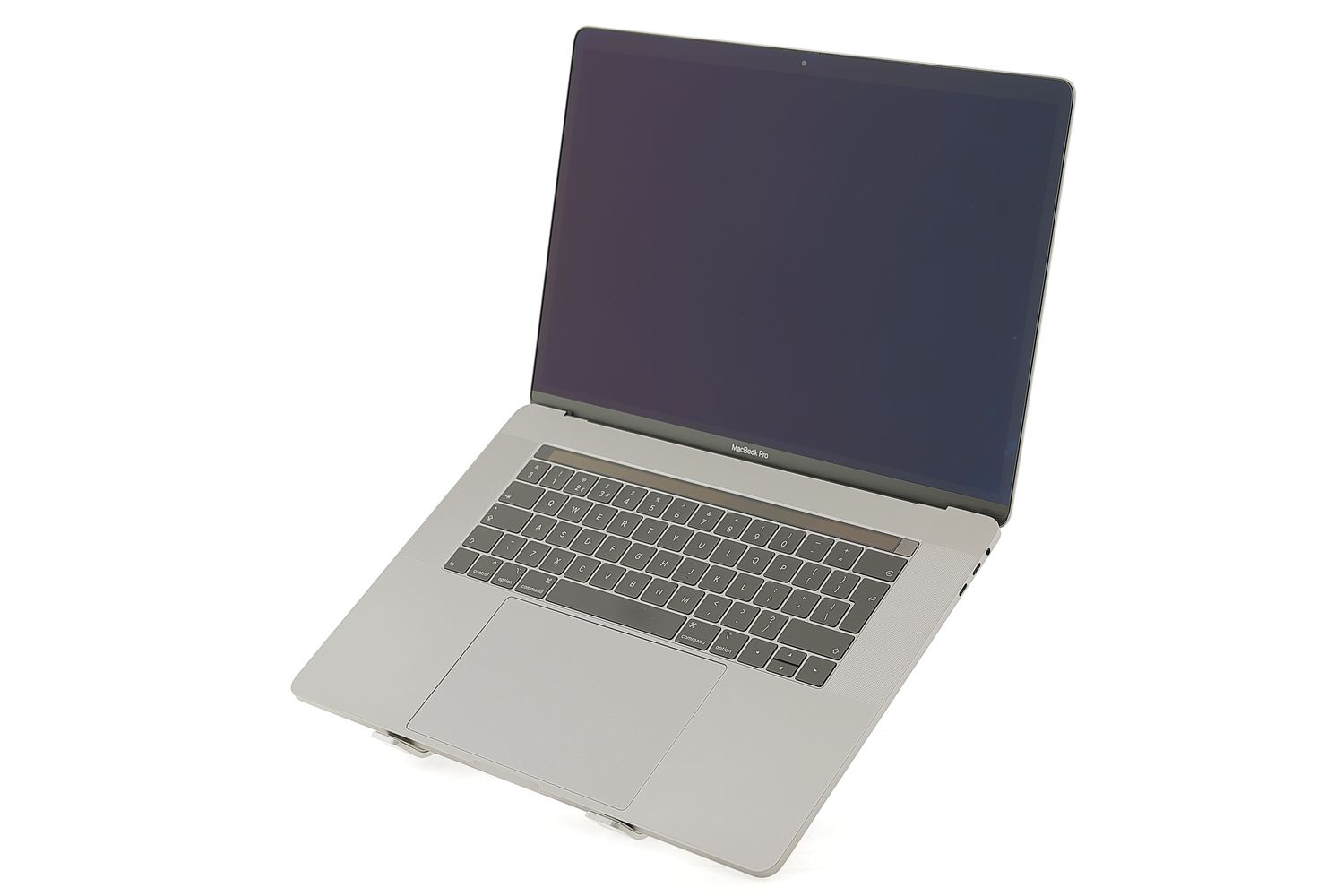 Apple MacBook Pro 15″ Touch Bar 2019, i7 2.6 GHz, 16 GB, AMD Radeon Pro 555X 256 GB Space Gray - Foarte bun