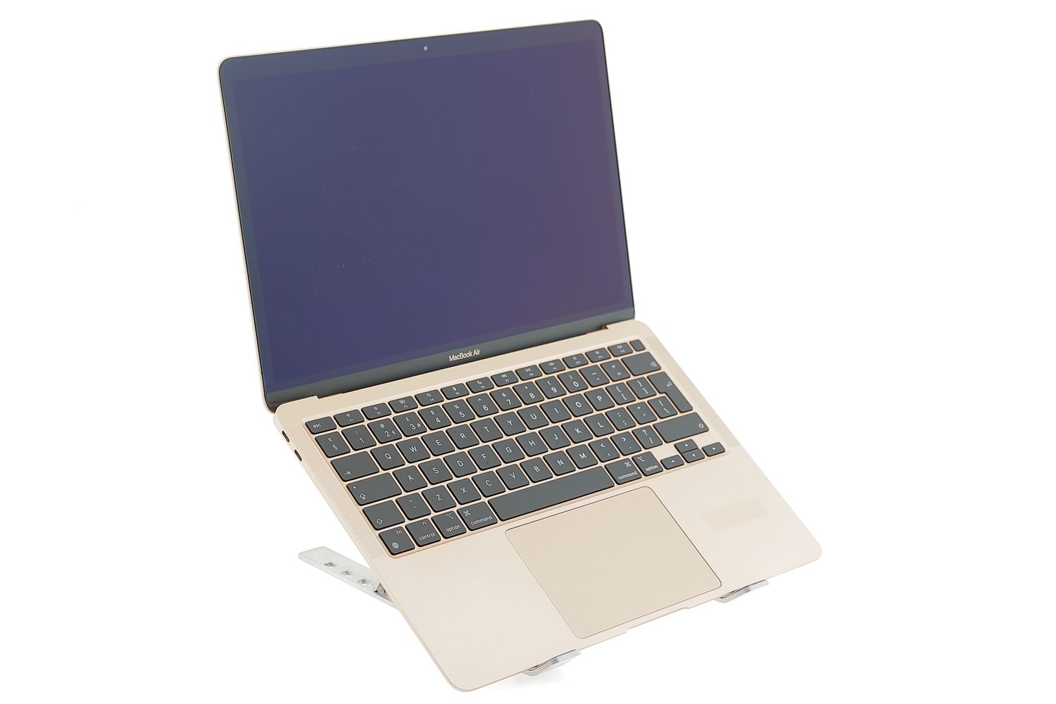 Apple MacBook Air 13″ 2020, M1 8 Cores, 8 GB, 8 core GPU 512 GB Gold - Много добро