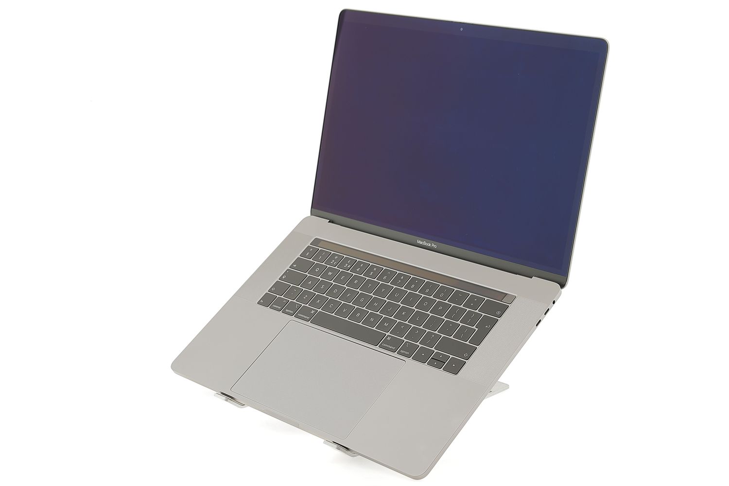 Apple MacBook Pro 15″ Touch Bar 2018, i7 2.6 GHz, 32 GB, AMD Radeon Pro 560X 512 GB Space Gray - Kiváló