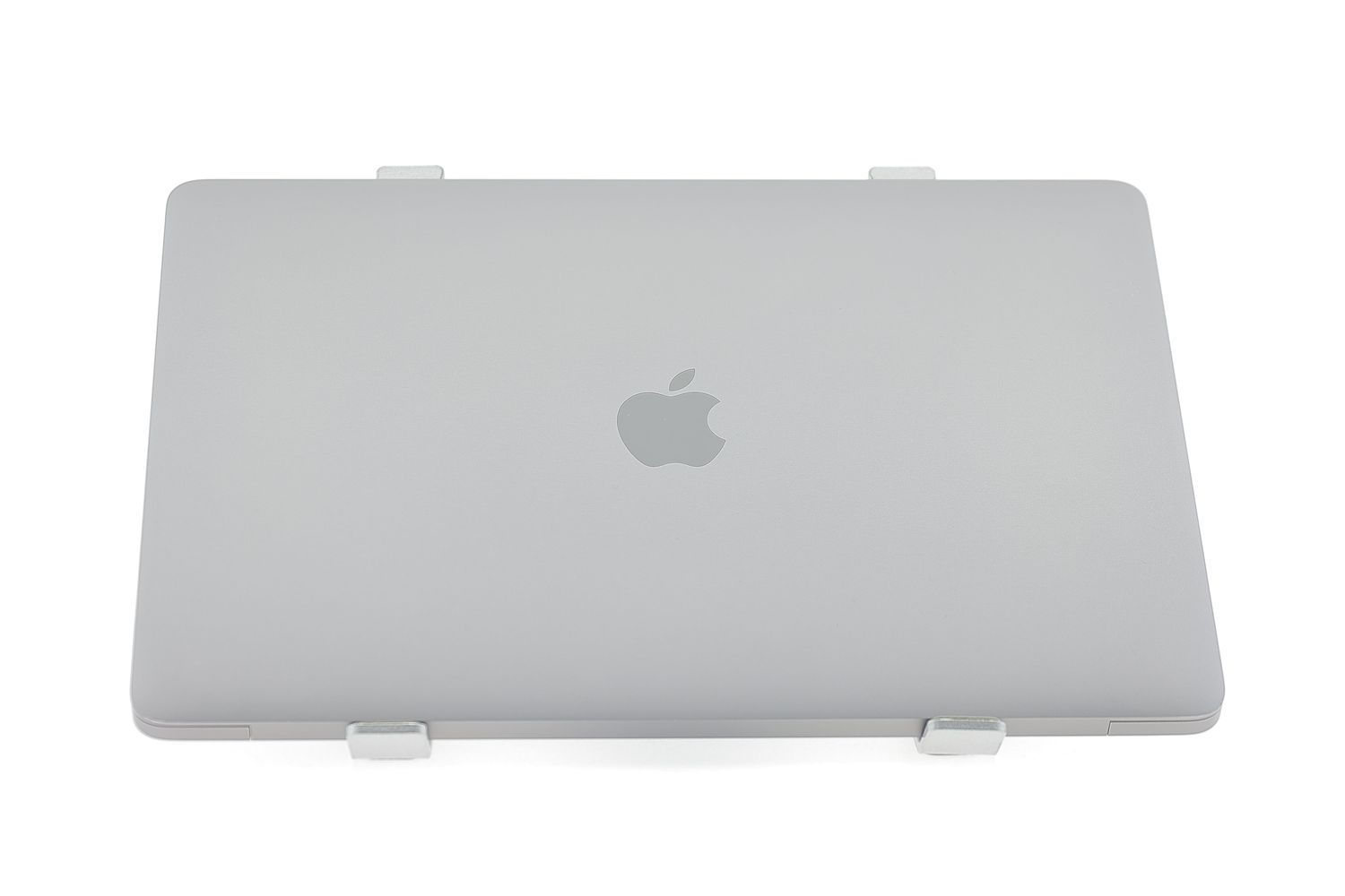 Apple MacBook Air 13″ 2020, i3 1.1 GHz, 8 GB, Intel Iris Plus 256 GB Space Gray - Excelent
