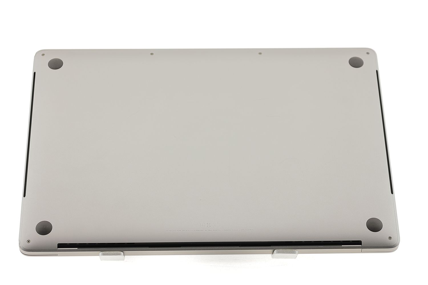 Apple MacBook Pro 15″ Touch Bar 2019, i7 2.6 GHz, 16 GB, AMD Radeon Pro 555X 256 GB Space Gray - Foarte bun