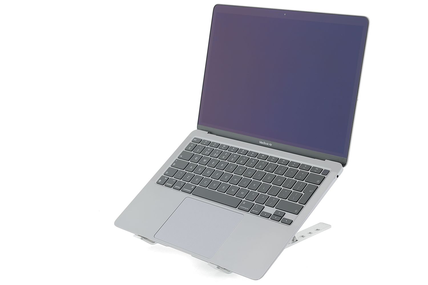Apple MacBook Air 13″ 2020, i5 1.1 GHz, 8 GB, Intel Iris Plus 256 GB Space Gray - Jó