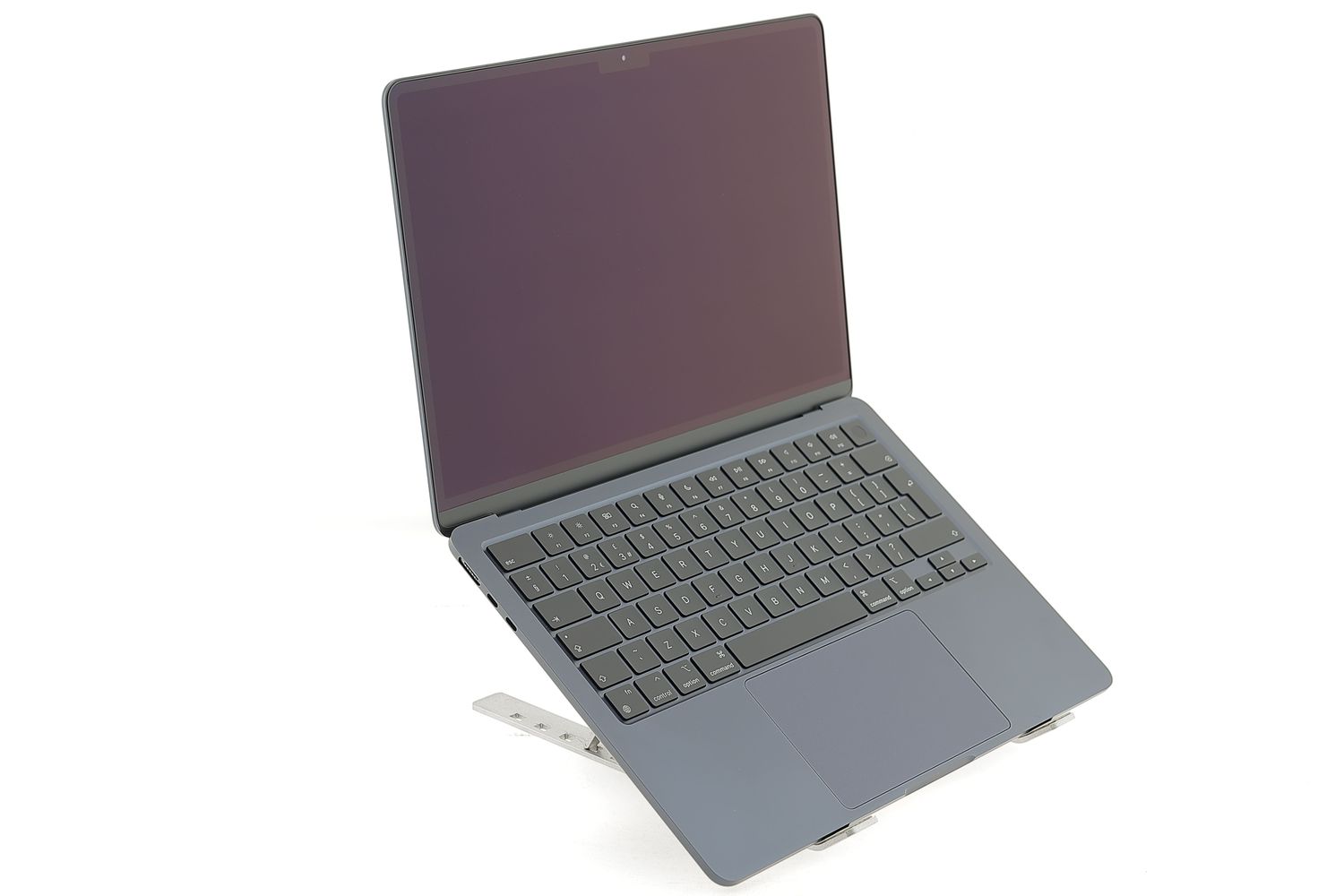 Apple MacBook Air 13″ 2022, M2 8 Cores, 8 GB, 8 core GPU 256 GB Midnight - Отлично