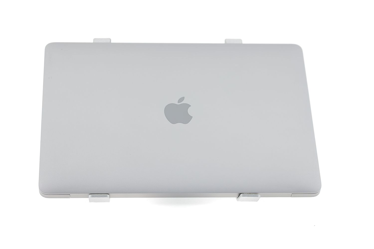 Apple MacBook Air 13″ 2020, M1 8 Cores, 8 GB, 7 core GPU 256 GB Space Gray - Много добро