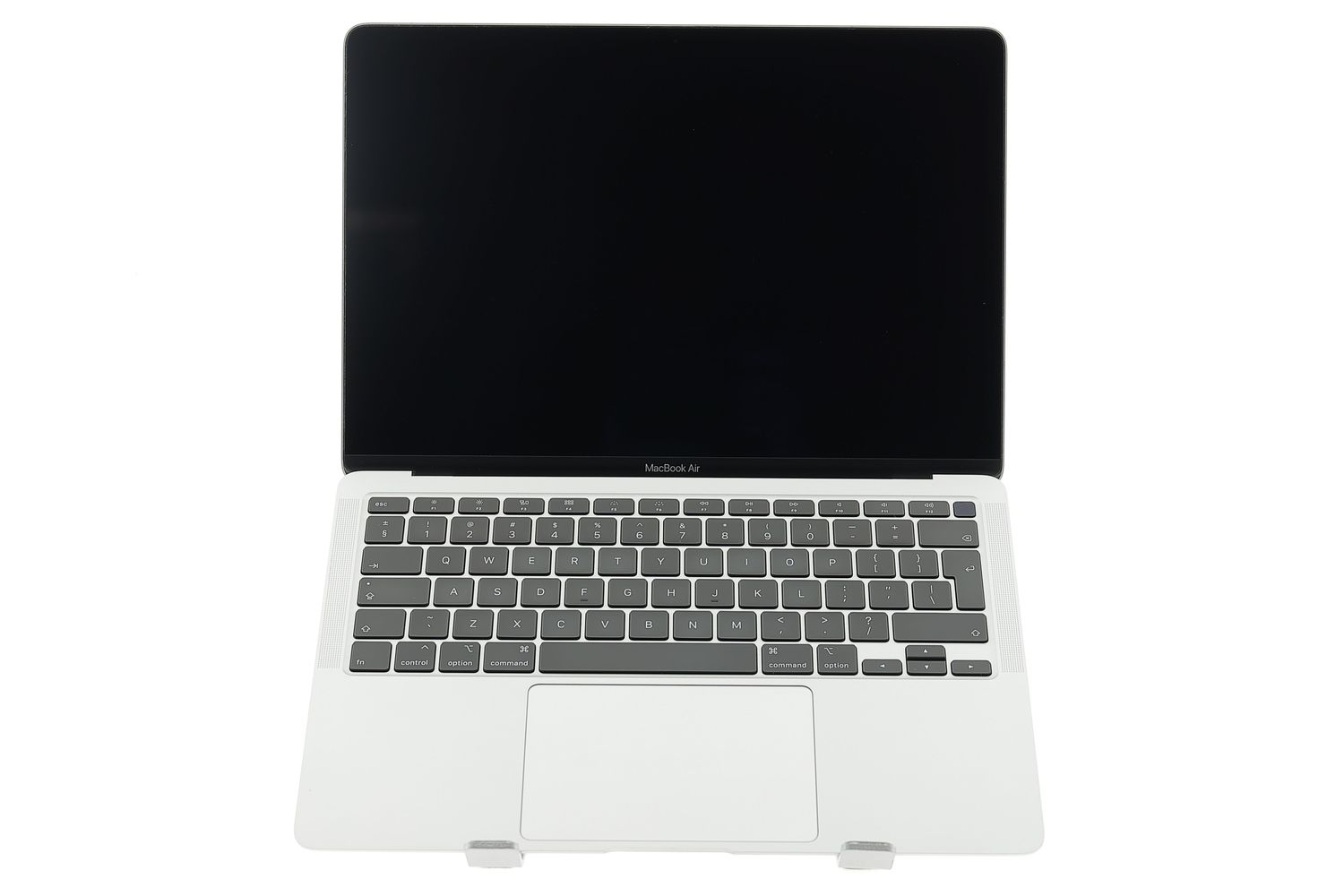 Apple MacBook Air 13″ 2020, i3 1.1 GHz, 8 GB, Intel Iris Plus 256 GB Silver - Много добро