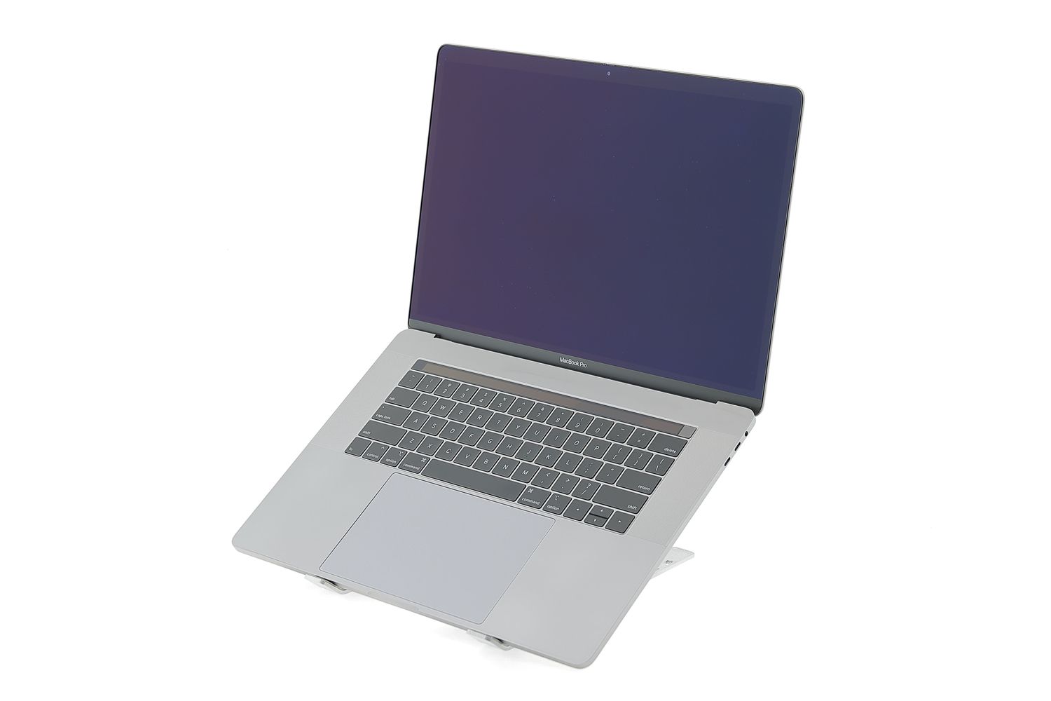 Apple MacBook Pro 15″ Touch Bar 2019, i9 2.4 GHz, 32 GB, AMD Radeon Pro Vega 20 1 TB Space Gray - Отлично