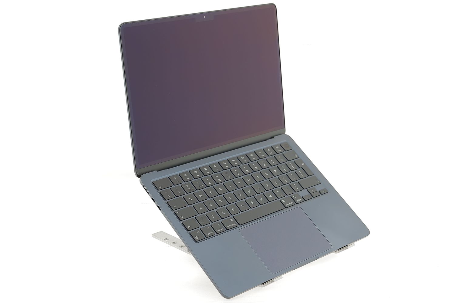 Apple MacBook Air 13″ 2022, M2 8 Cores, 8 GB, 8 core GPU 256 GB Midnight - Отлично