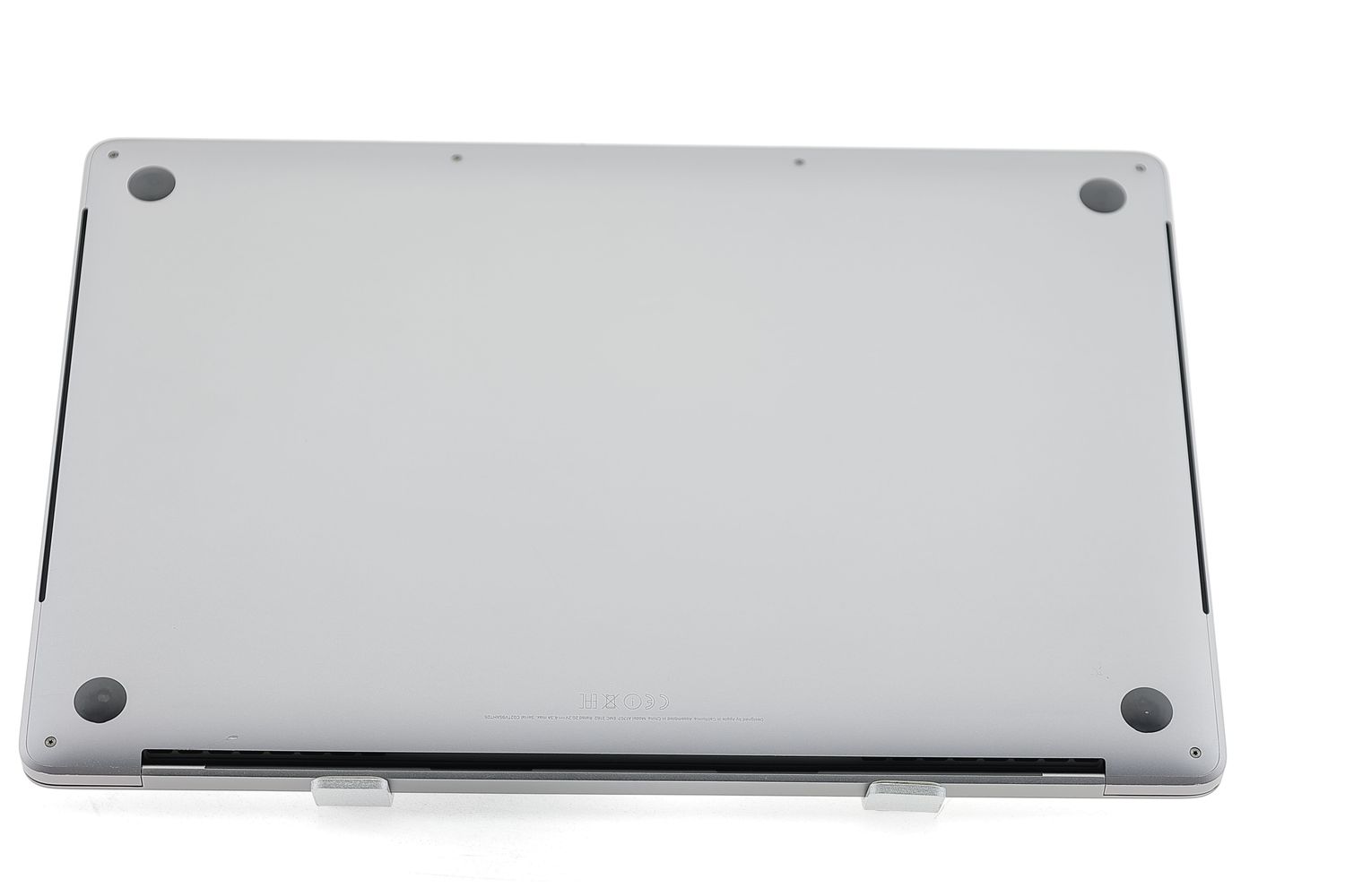 Apple MacBook Pro 15″ Touch Bar 2017, i7 2.8 GHz, 16 GB, AMD Radeon Pro 555 256 GB Space Gray - Много добро