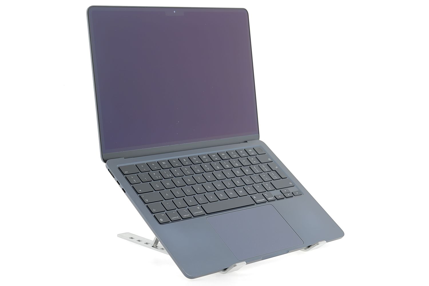 Apple MacBook Air 13″ 2022, M2 8 Cores, 8 GB, 10 core GPU 256 GB Midnight - Kiváló