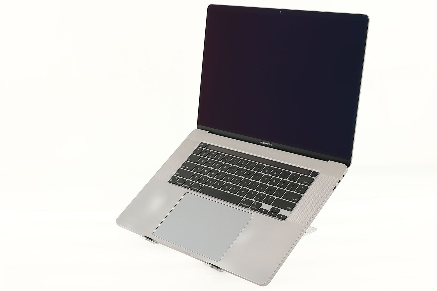 Apple MacBook Pro 16″ Touch Bar 2019, i7 2.6 GHz, 16 GB, AMD Radeon Pro 5300M 512 GB Space Gray - Bun