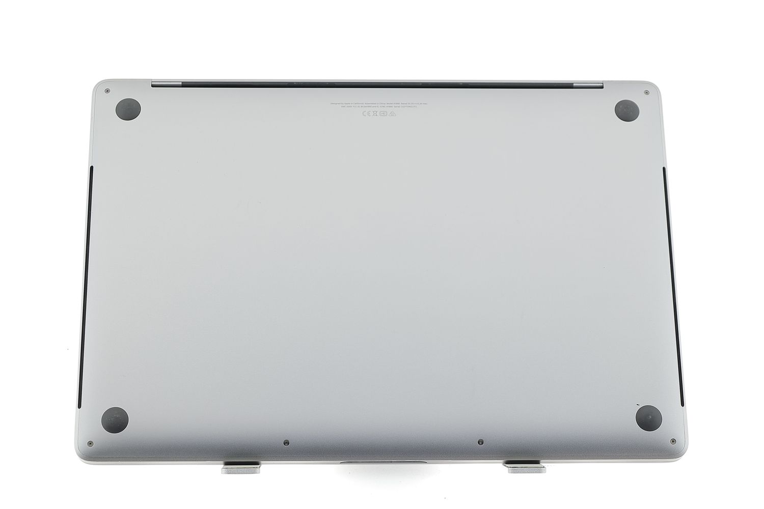 Apple MacBook Pro 15″ Touch Bar 2019, i9 2.4 GHz, 32 GB, AMD Radeon Pro Vega 20 1 TB Space Gray - Отлично