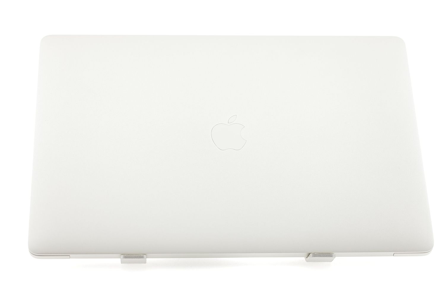 Apple MacBook Pro 15″ Touch Bar 2018, i7 2.6 GHz, 16 GB, AMD Radeon Pro 560X 512 GB Silver - Много добро