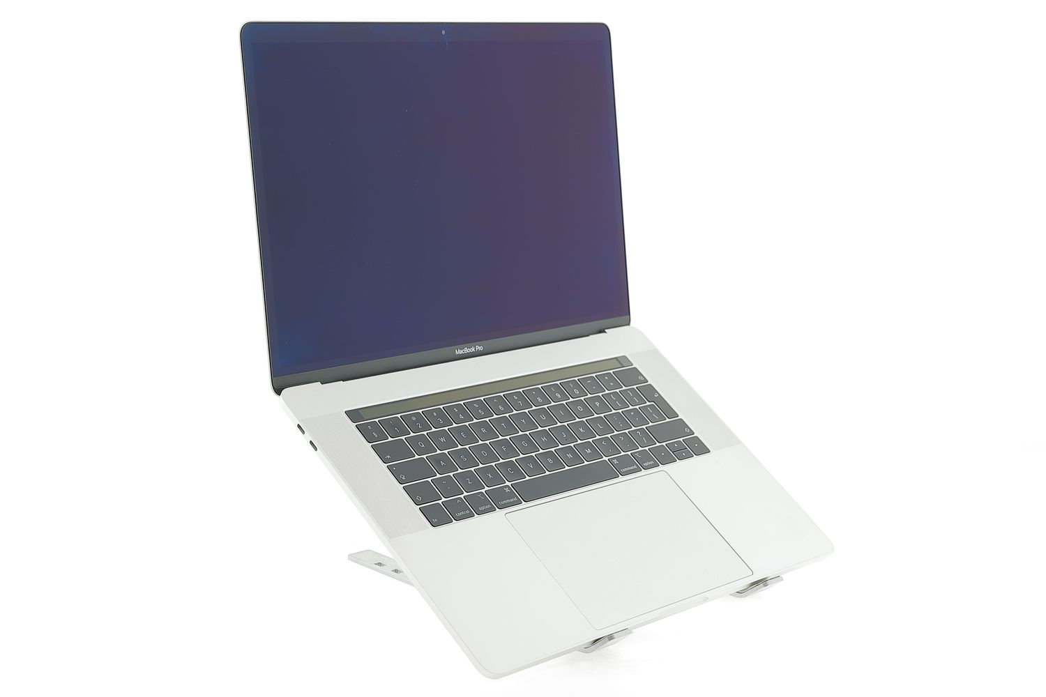 Apple MacBook Pro 15″ Touch Bar 2019, i9 2.3 GHz, 16 GB, AMD Radeon Pro 560X 512 GB Silver - Excelent