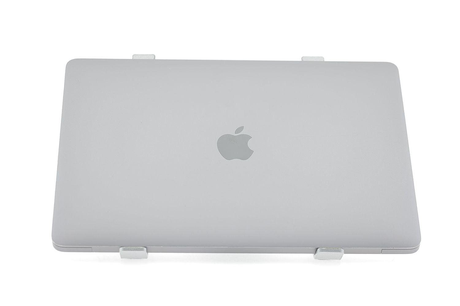 Apple MacBook Air 13″ 2020, i3 1.1 GHz, 8 GB, Intel Iris Plus 256 GB Space Gray - Jó