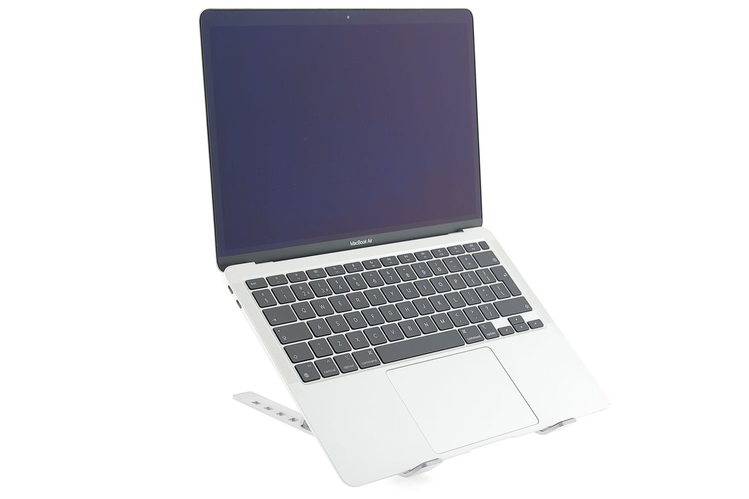 Apple MacBook Air 13″ 2020, M1 8 Cores, 8 GB, 7 core GPU 256 GB Silver - Много добро