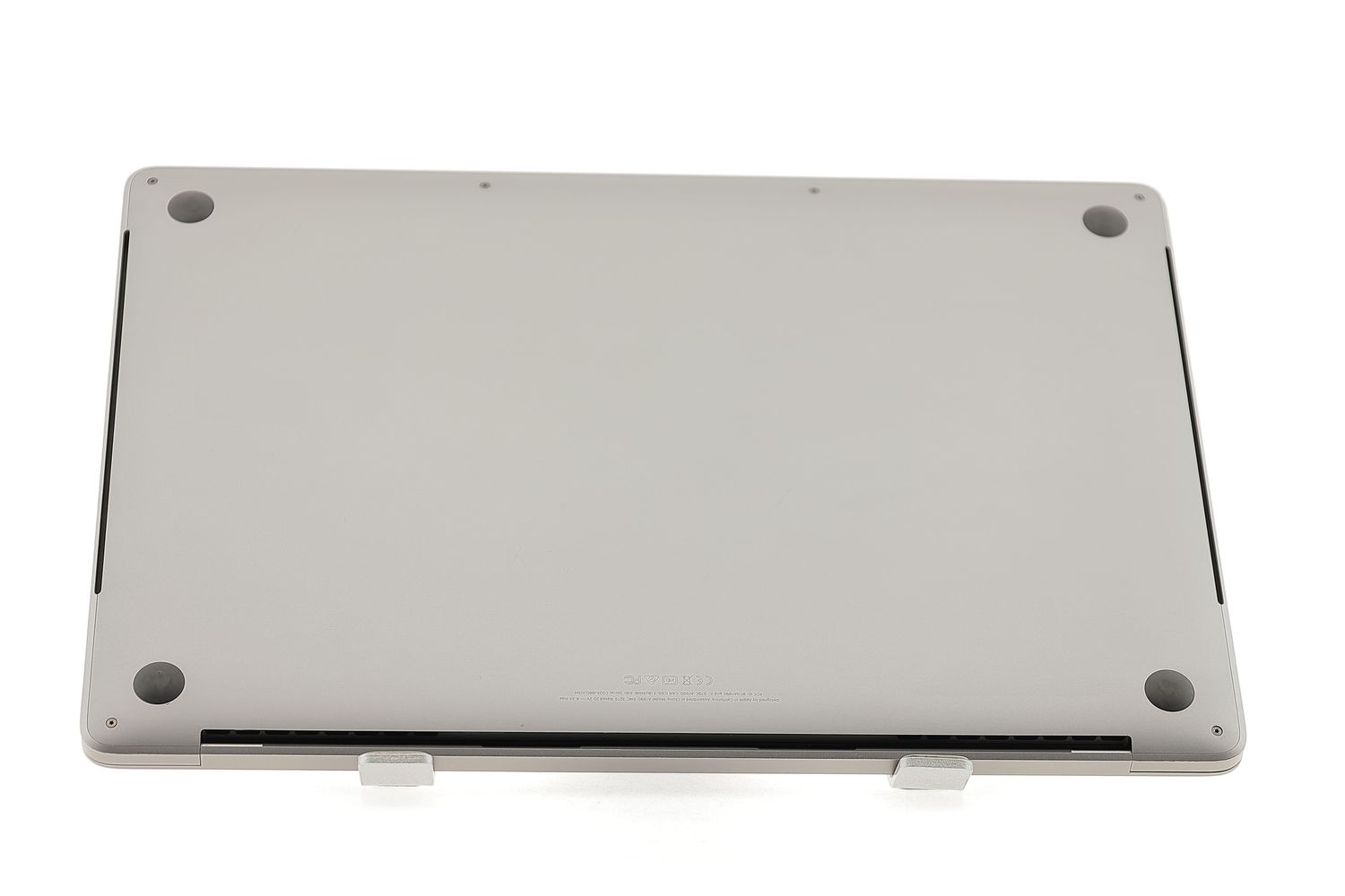 Apple MacBook Pro 15″ Touch Bar 2018, i7 2.2 GHz, 16 GB, AMD Radeon Pro 555X 256 GB Space Gray - Foarte bun
