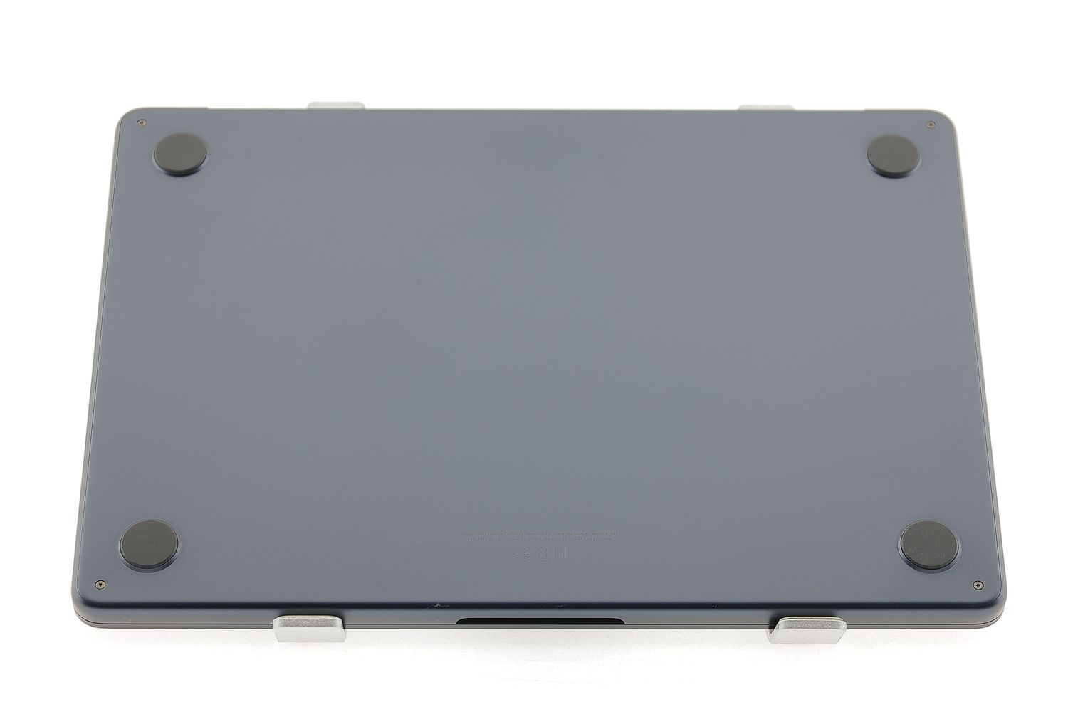 Apple MacBook Air 13″ 2022, M2 8 Cores, 8 GB, 8 core GPU 256 GB Midnight - Отлично
