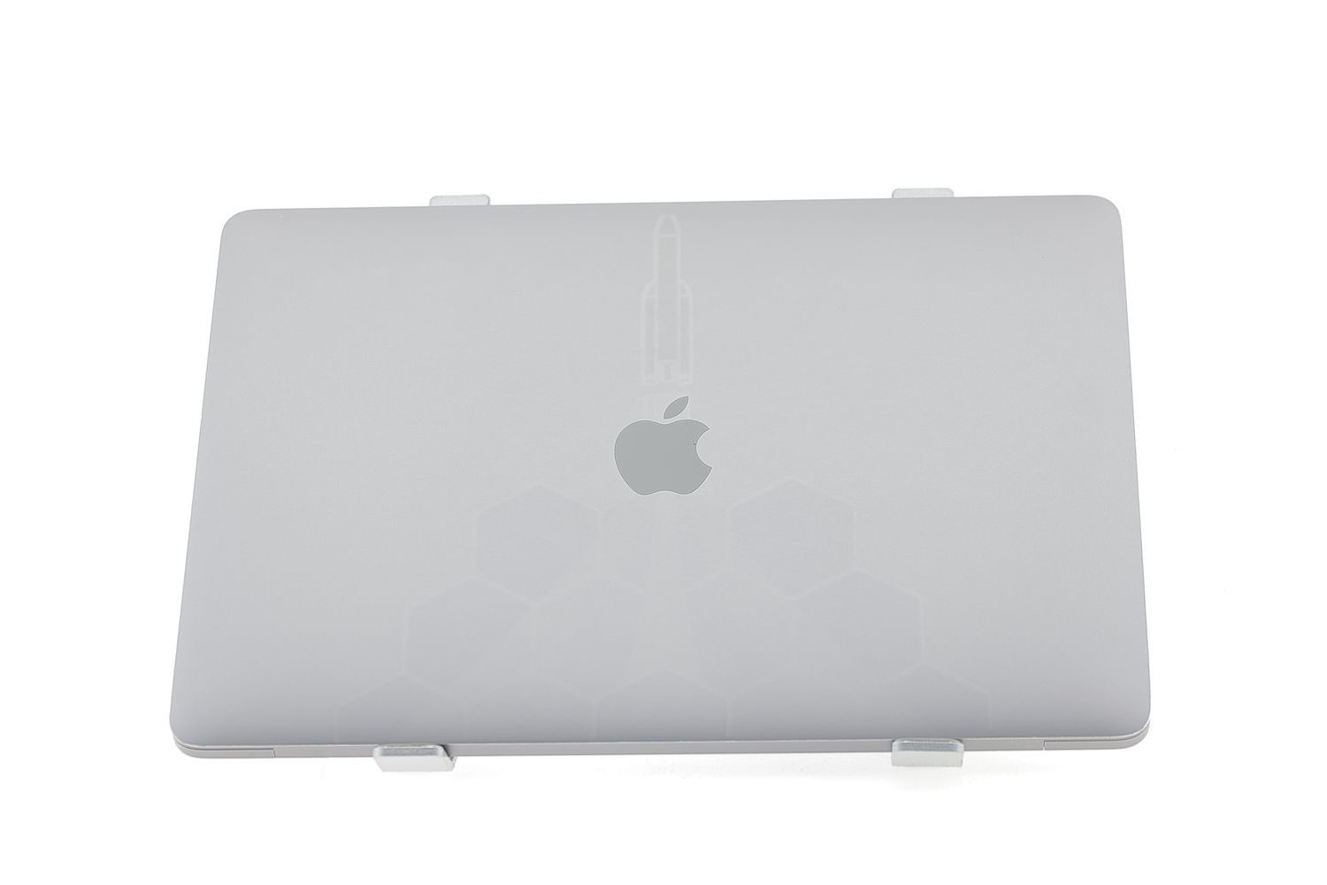 Apple MacBook Pro 13″ Touch Bar 2020, i7 2.3 GHz, 16 GB, Intel Iris Plus Graphics 1 TB Space Gray - Много добро