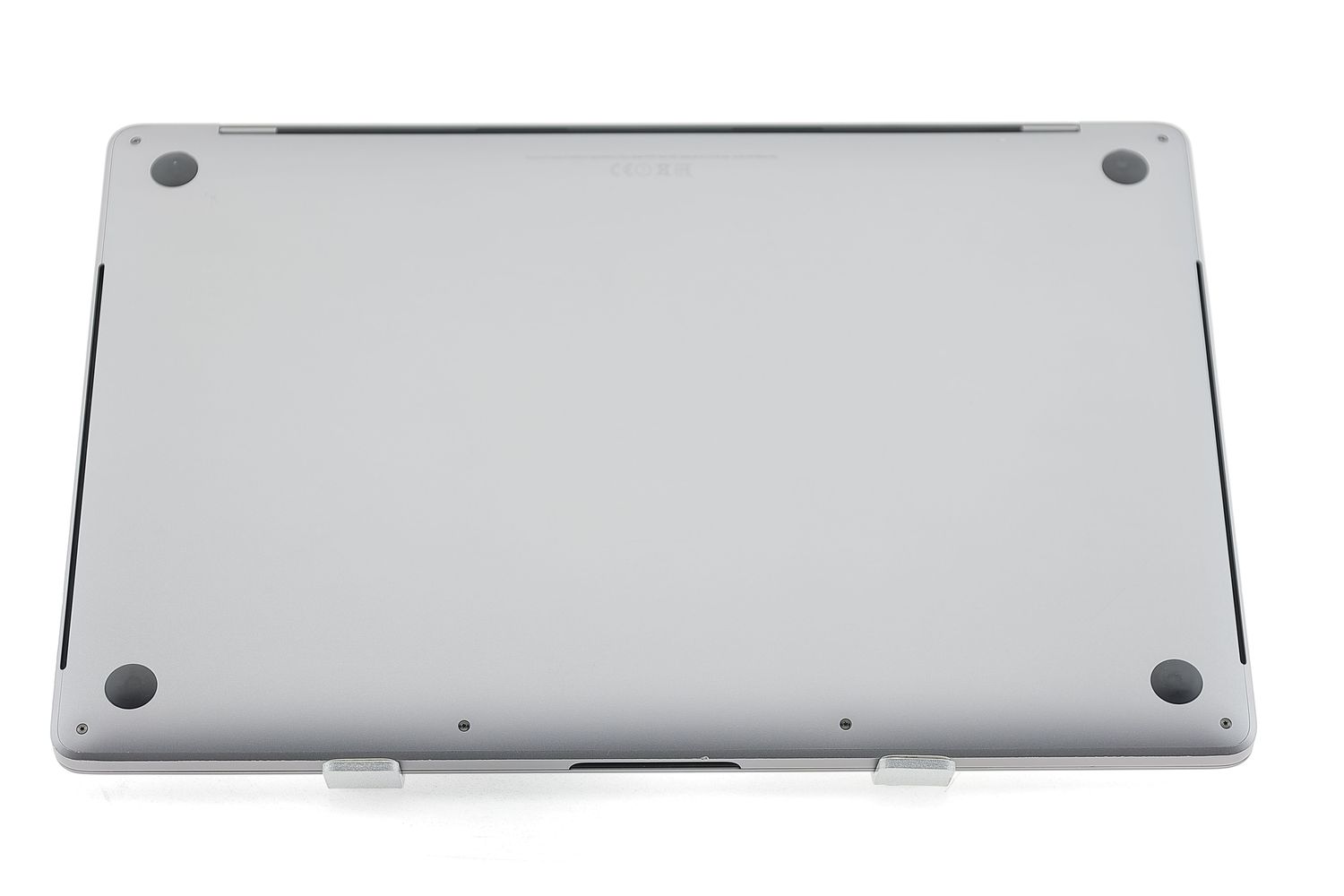 Apple MacBook Pro 15″ Touch Bar 2017, i7 2.8 GHz, 16 GB, AMD Radeon Pro 555 256 GB Space Gray - Много добро